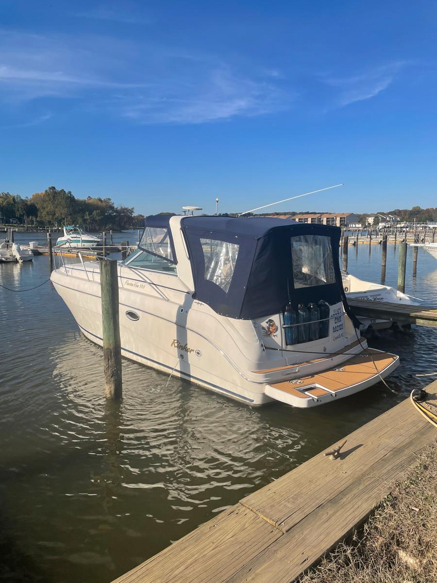 2001 Rinker 310 Fiesta Vee