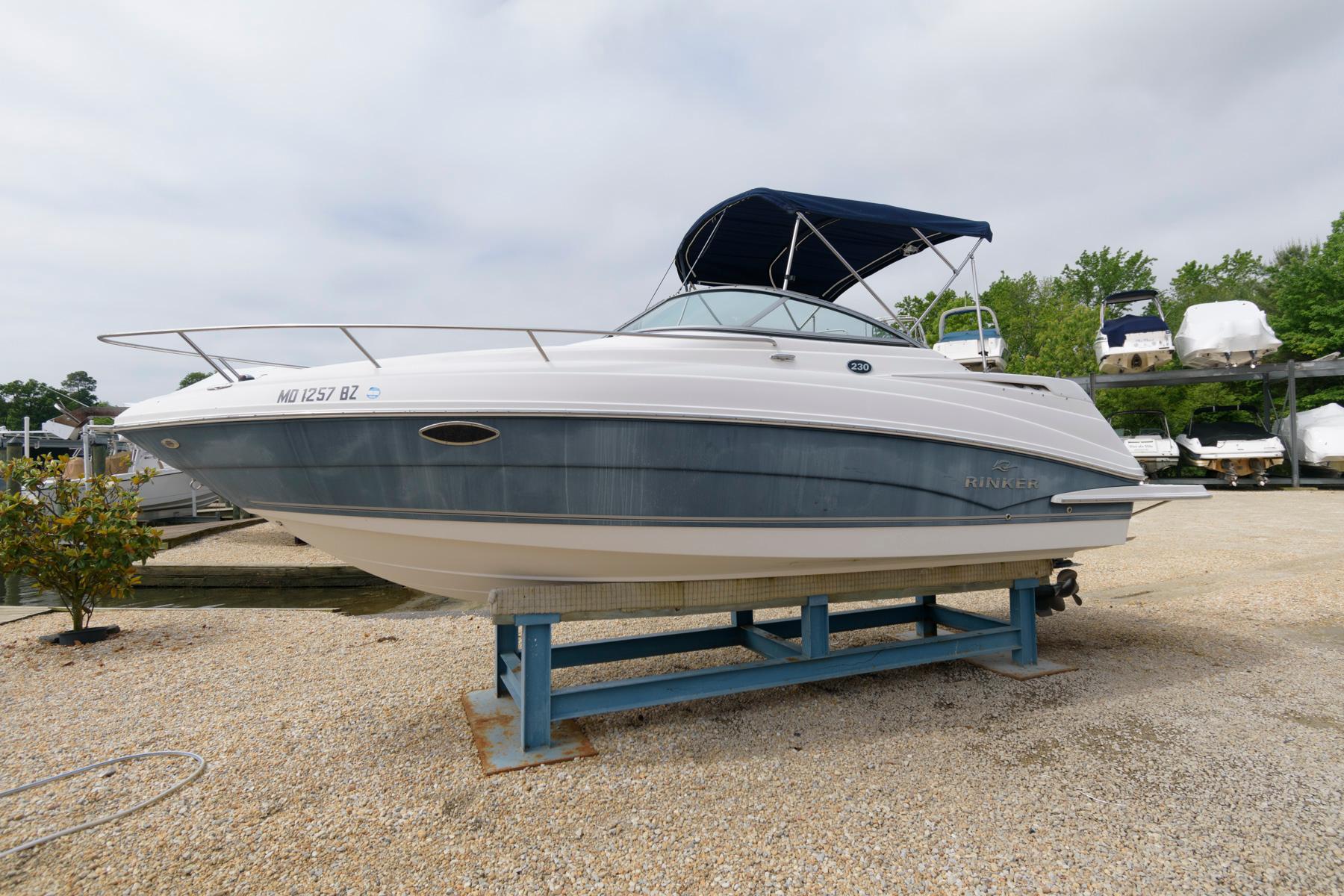 2008 Rinker 230 Express Cruiser