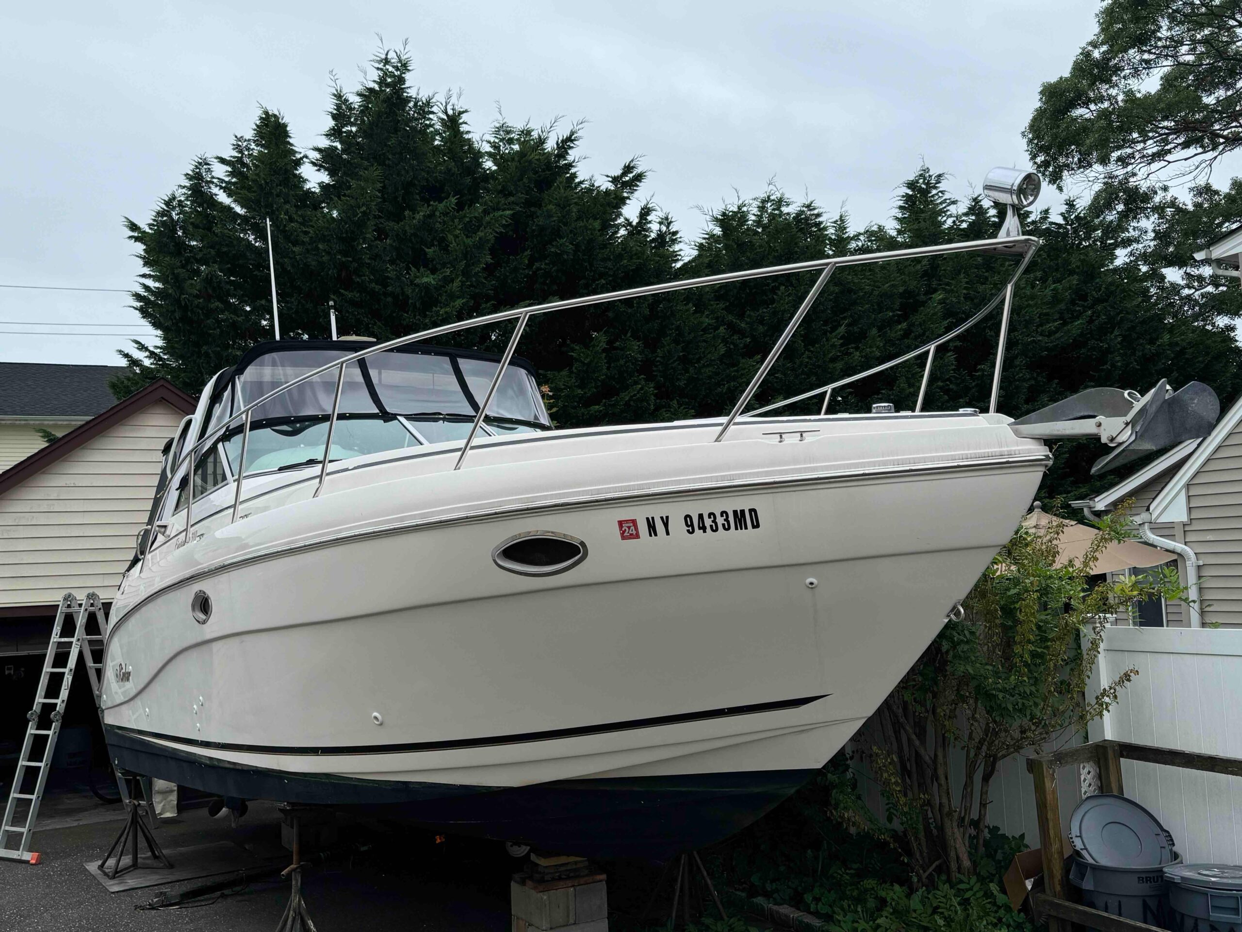 2002 Rinker 310 Fiesta Vee