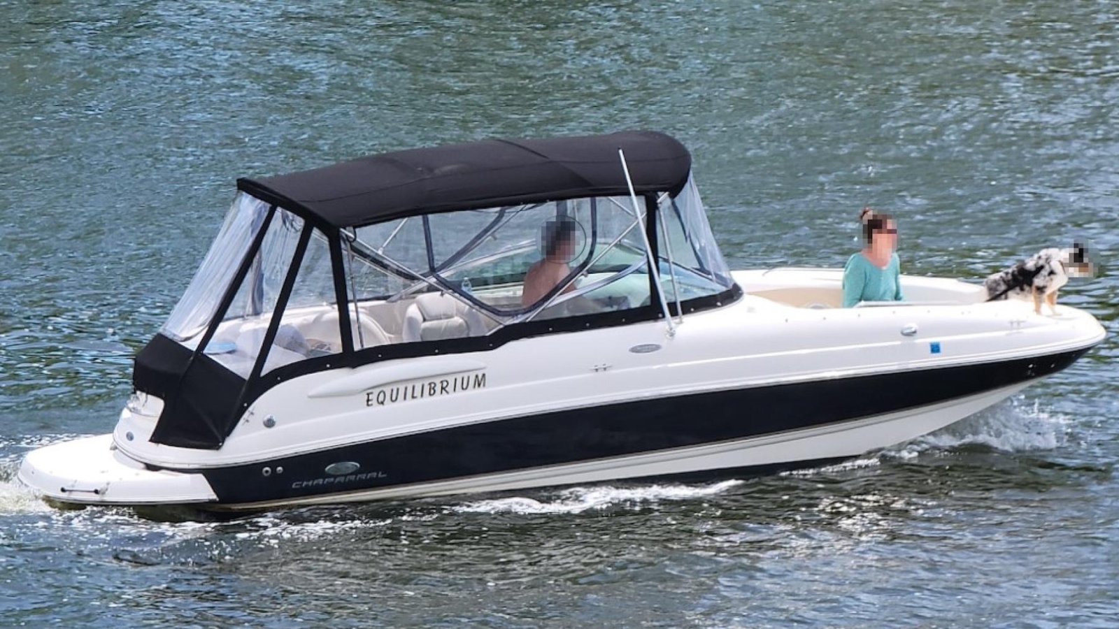 2005-chaparral-236-sunesta-w-seakeeper-trailer-power-9716260-20250315032059124-1_XLARGE.jpg