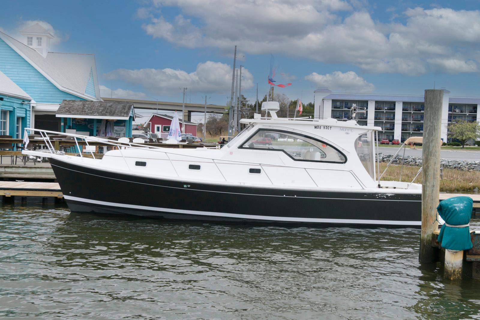 2002 Mainship Pilot 34 Sedan