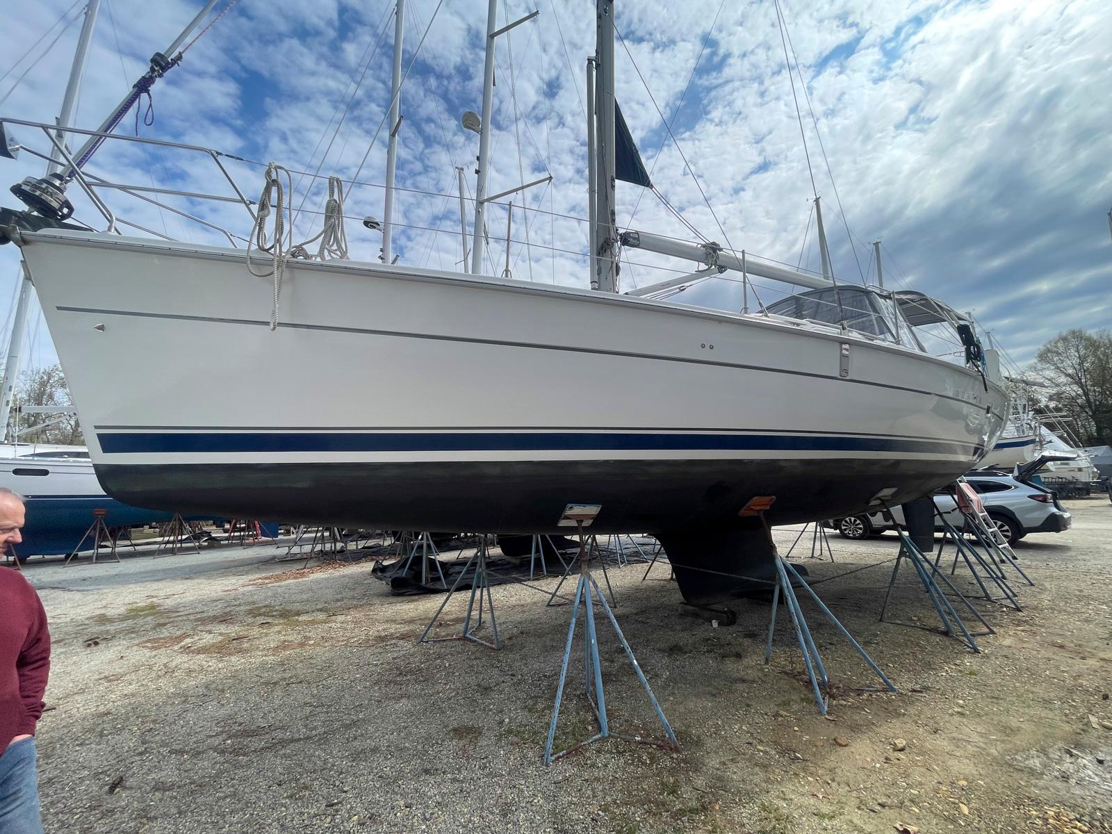 2004 Hunter 44 Deck Salon