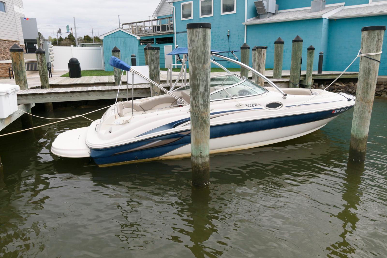 2004 Sea Ray 240 Sundeck