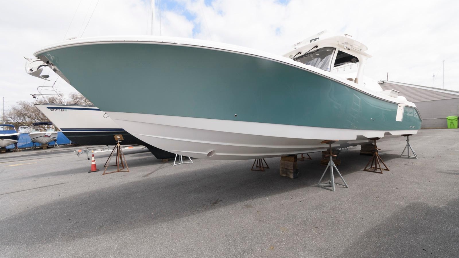2017-edgewater-368cc-power-9728723-20250414120147930-1_XLARGE.jpg