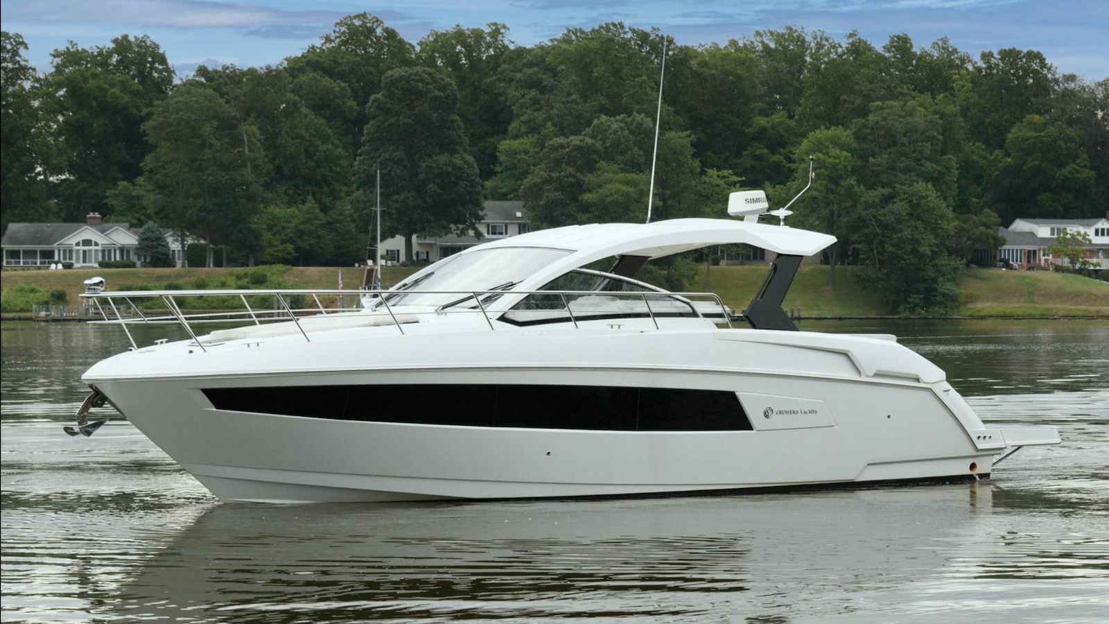 2018-cruisers-yachts-390-express-coupe-power-9758509-20250416163548952-1_XLARGE.jpg