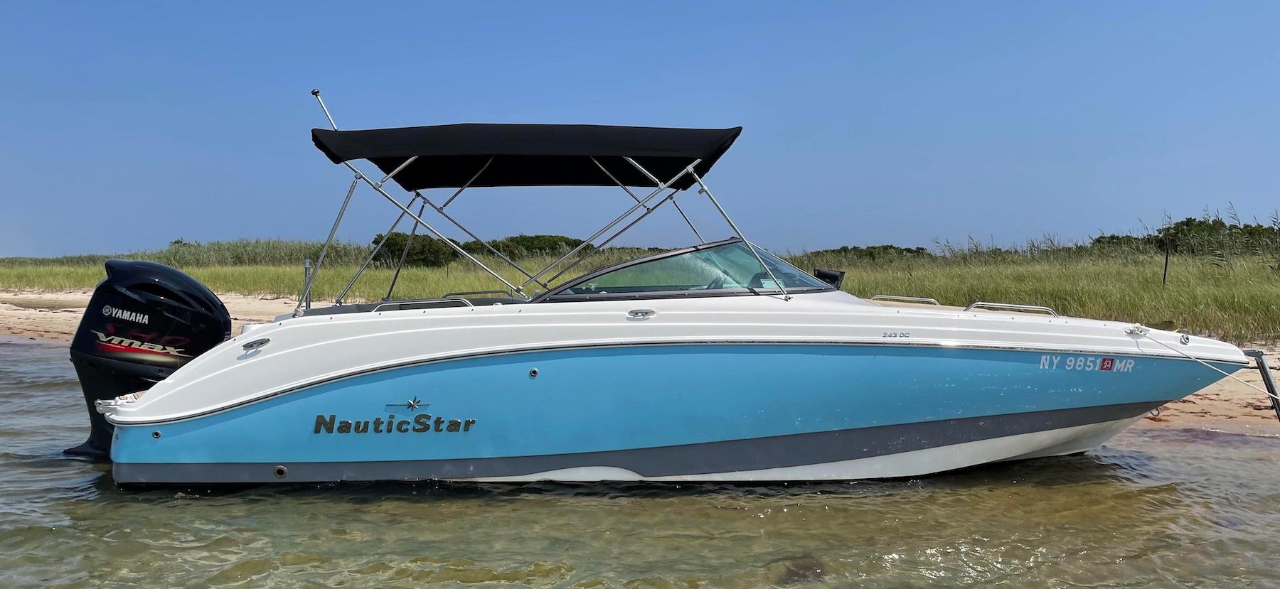 2021 NauticStar 243 DC