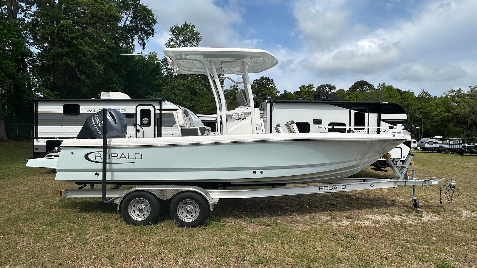 2023-robalo-226-cayman-power-9770763-20250426095123962-1_XLARGE.jpg