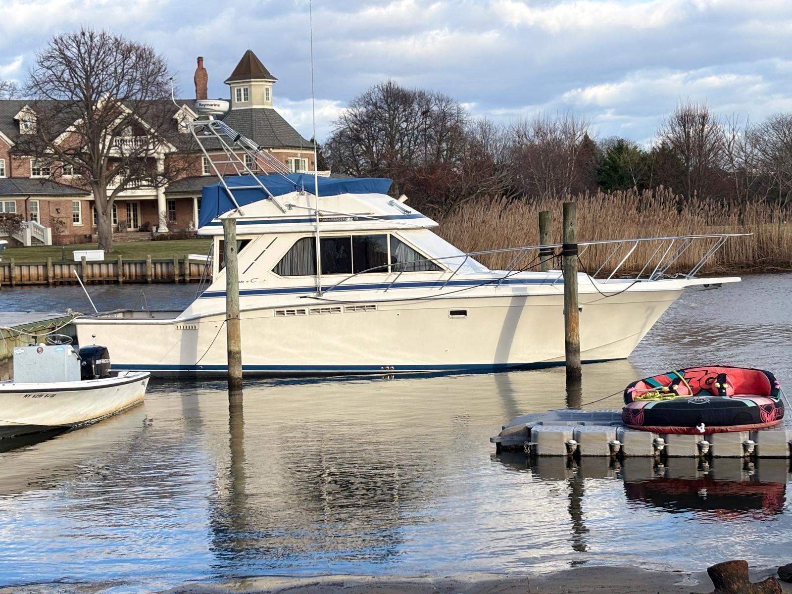 1986 Chris-Craft 382 Commander