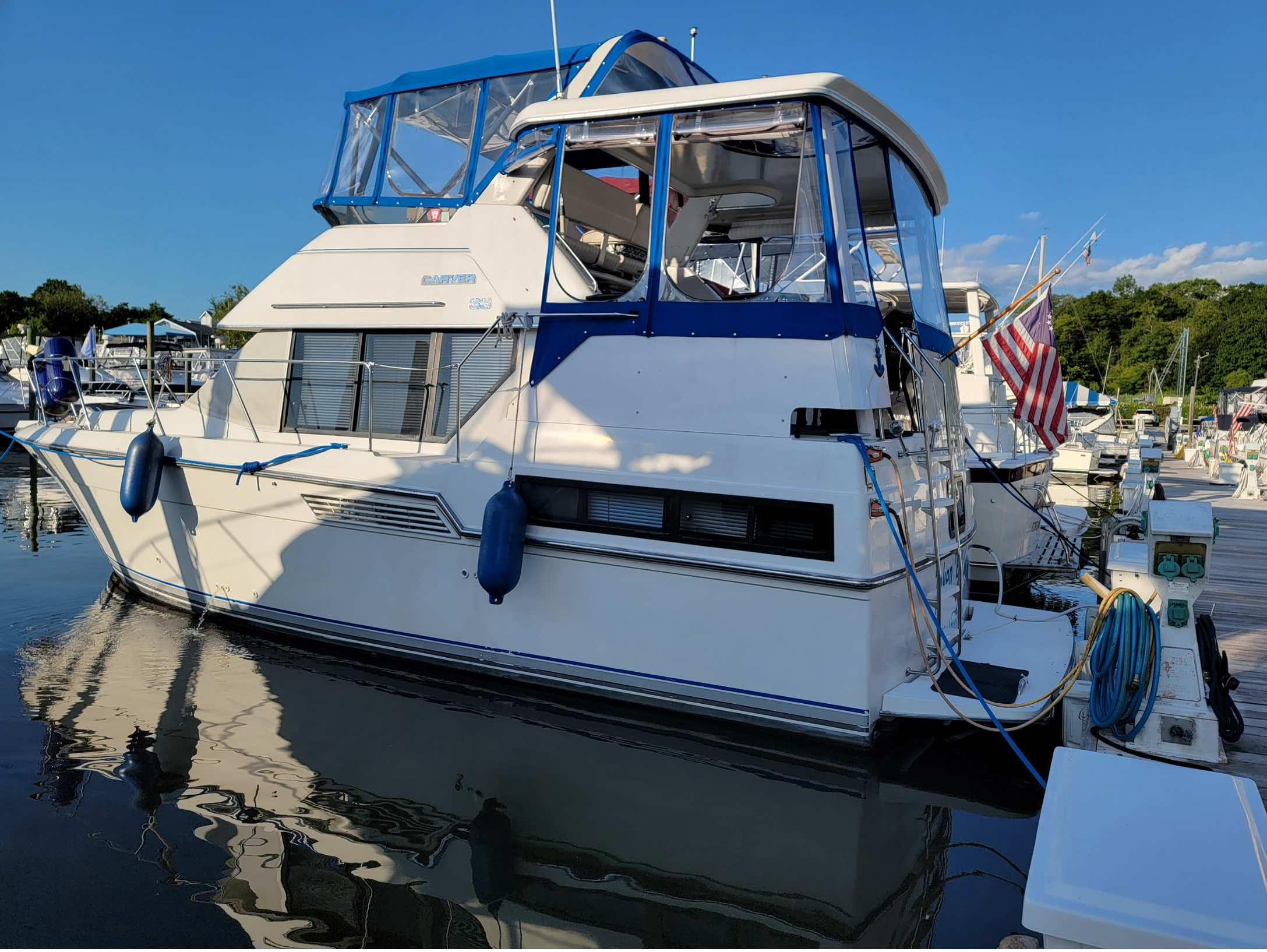 1992 Carver 33 Aft Cabin