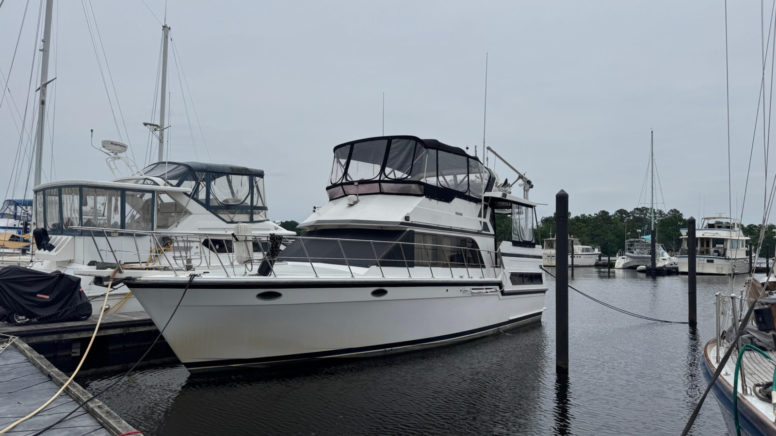 1992-jefferson-viscount-42-sundeck-power-9819669-20250529123029135-1_XLARGE.jpg