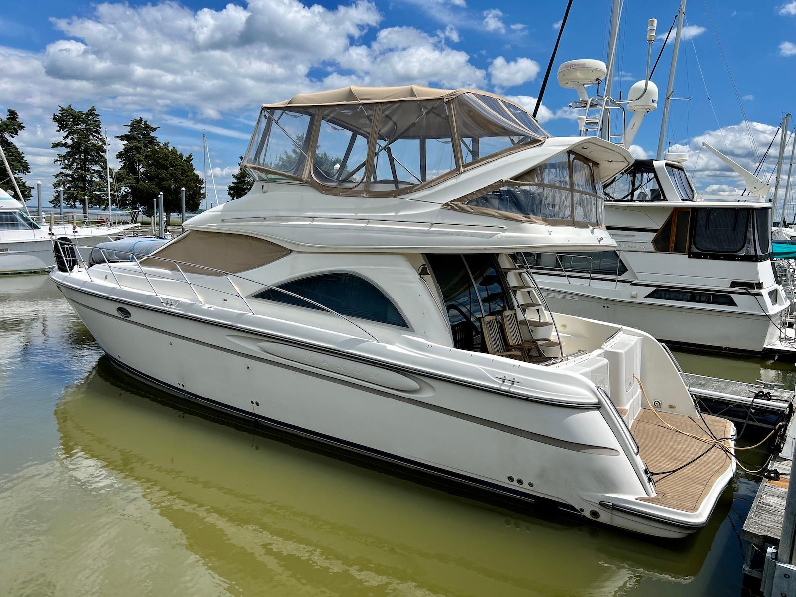 2001 Maxum 4600 SCB