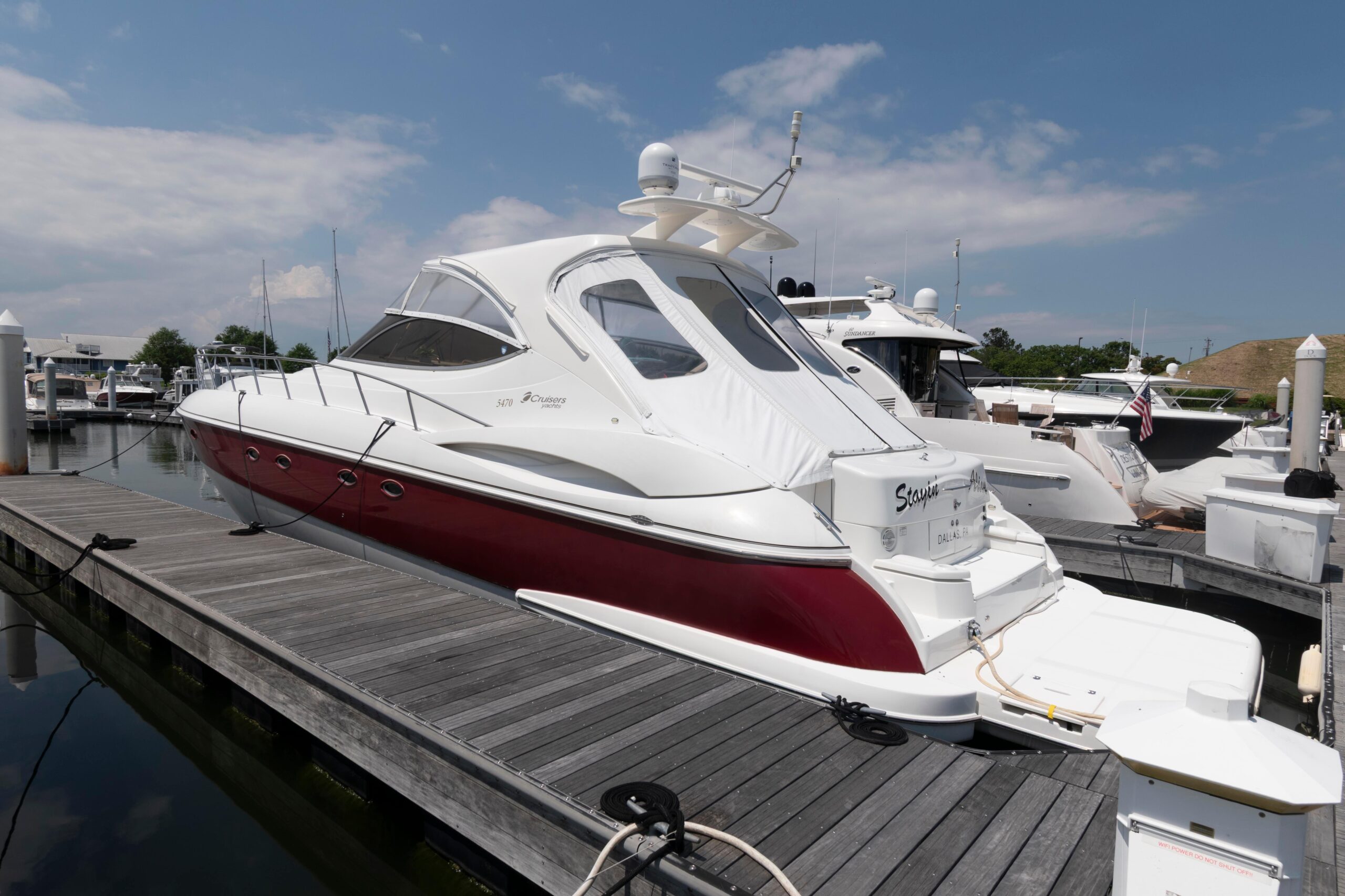 2003 Cruisers Yachts 5370 Express