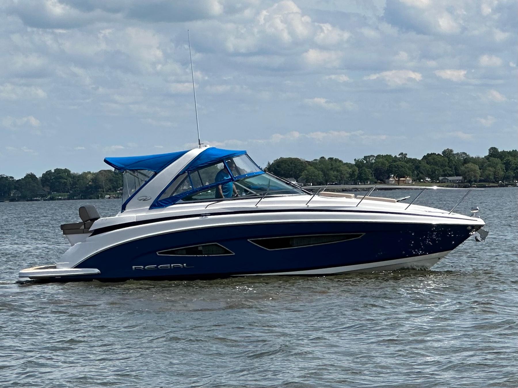 2015 Regal 32 Express