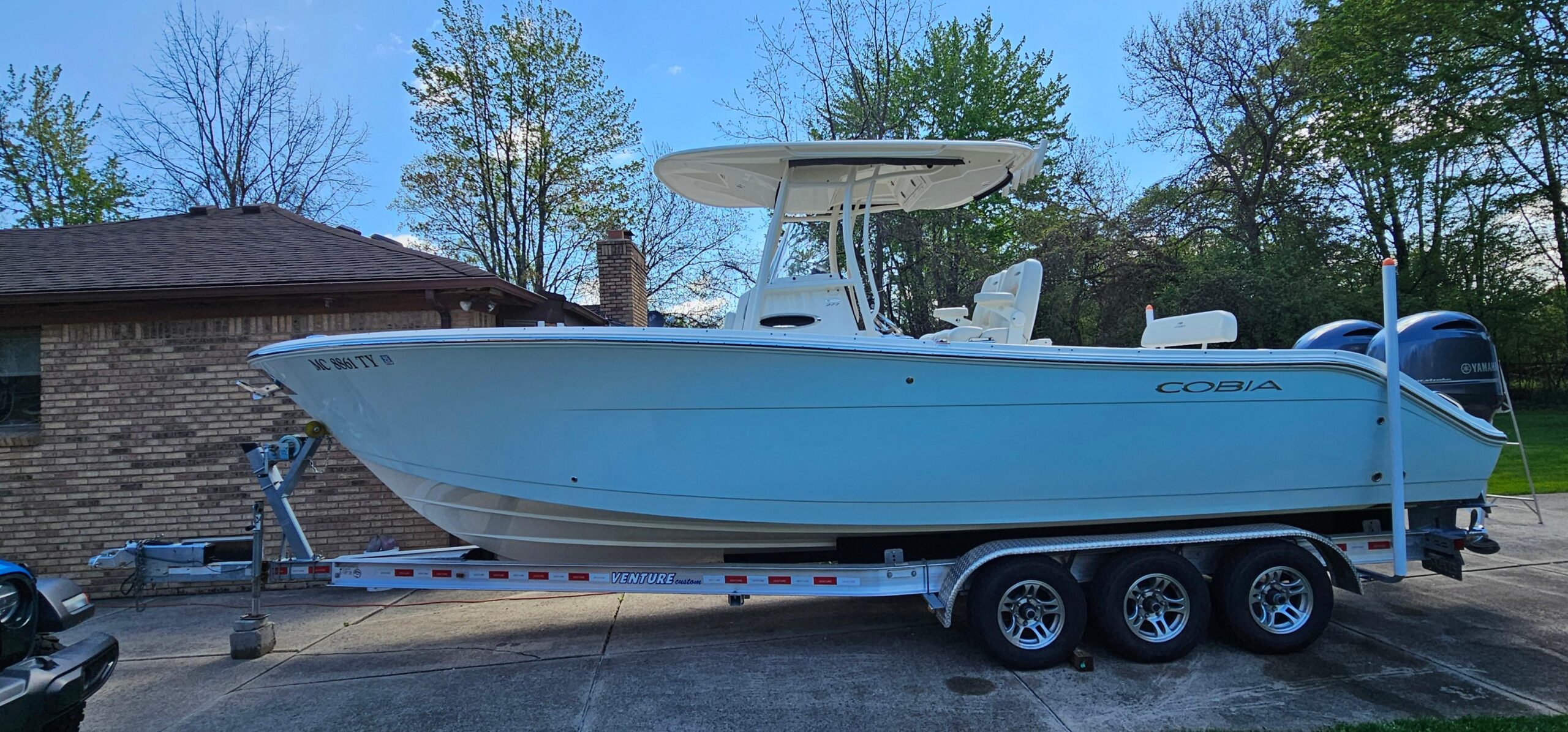 2017 Cobia 277 Center Console