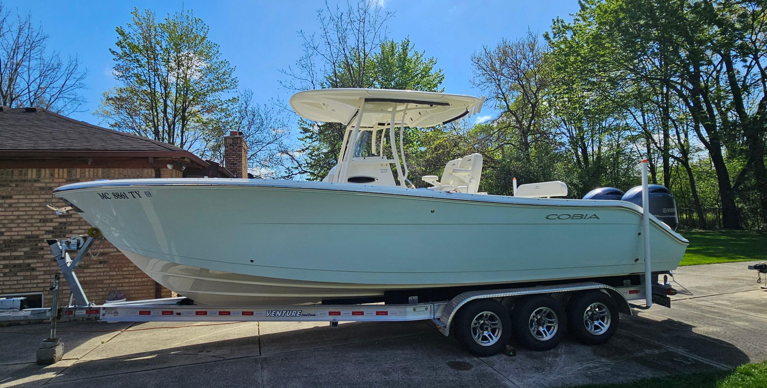 2017 Cobia 277 Center Console