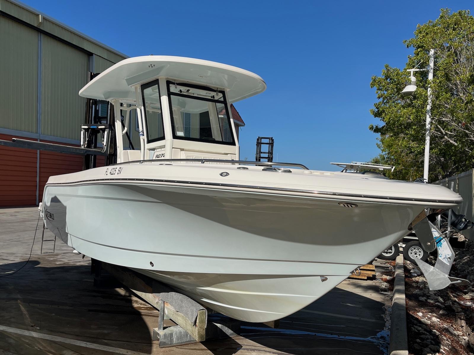 2021 Robalo R272 Center Console