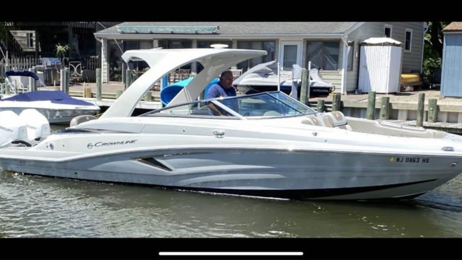 2022-crownline-eclipse-e305-xs-power-9795976-20250516034919579-1_XLARGE.jpg
