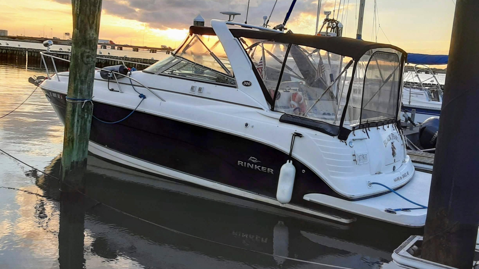 2007-rinker-300-express-cruiser-power-9798753-20250614031818925-1_XLARGE.jpg