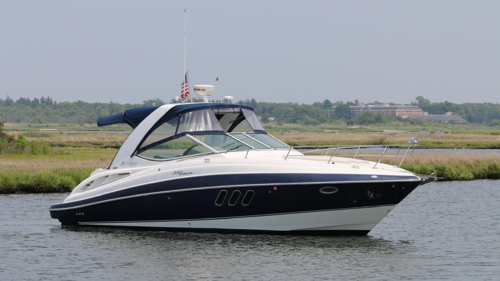 2009-cruisers-yachts-330-express-power-9536510-20250606064625327-1_XLARGE.jpg