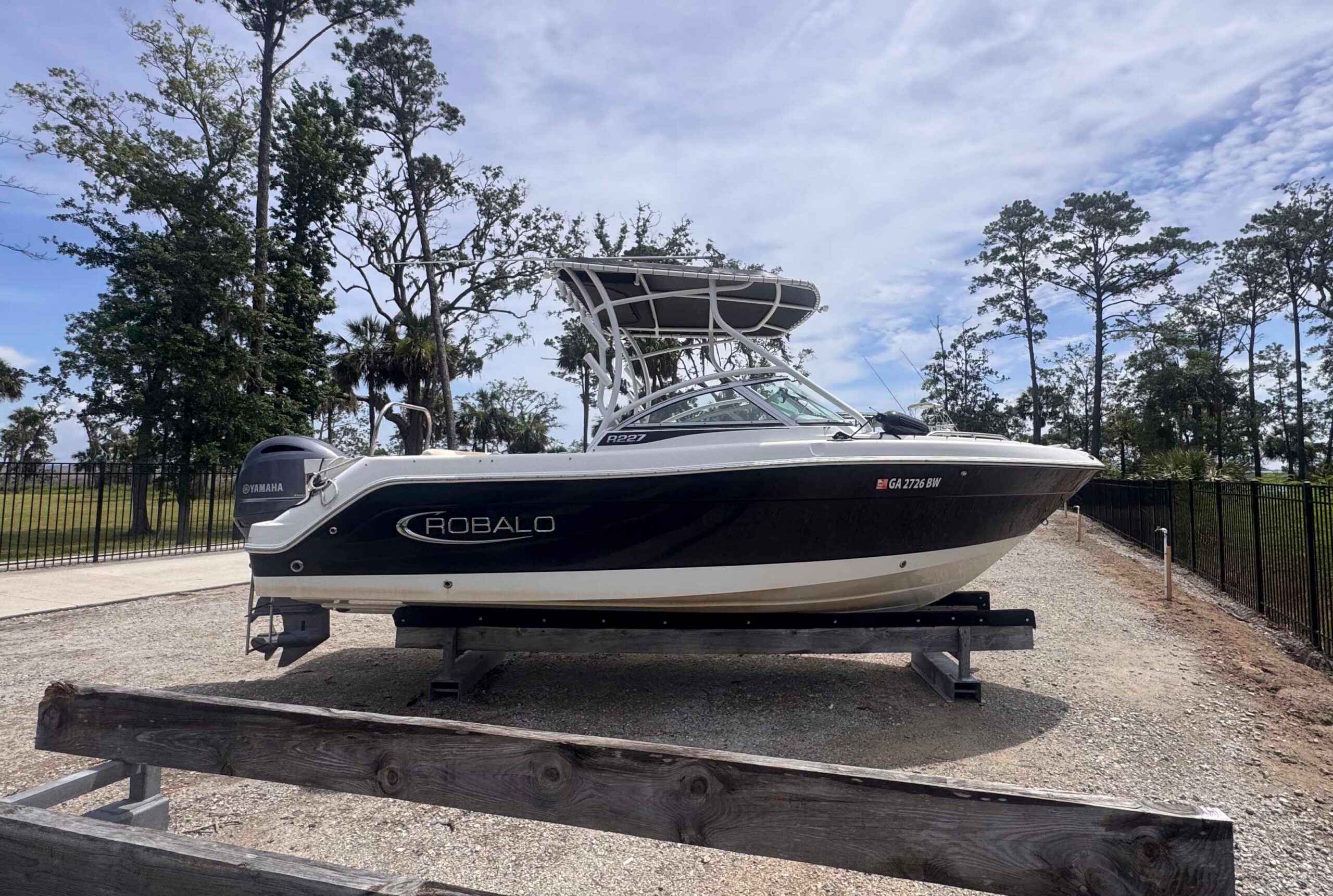 2019 Robalo R227 Dual Console