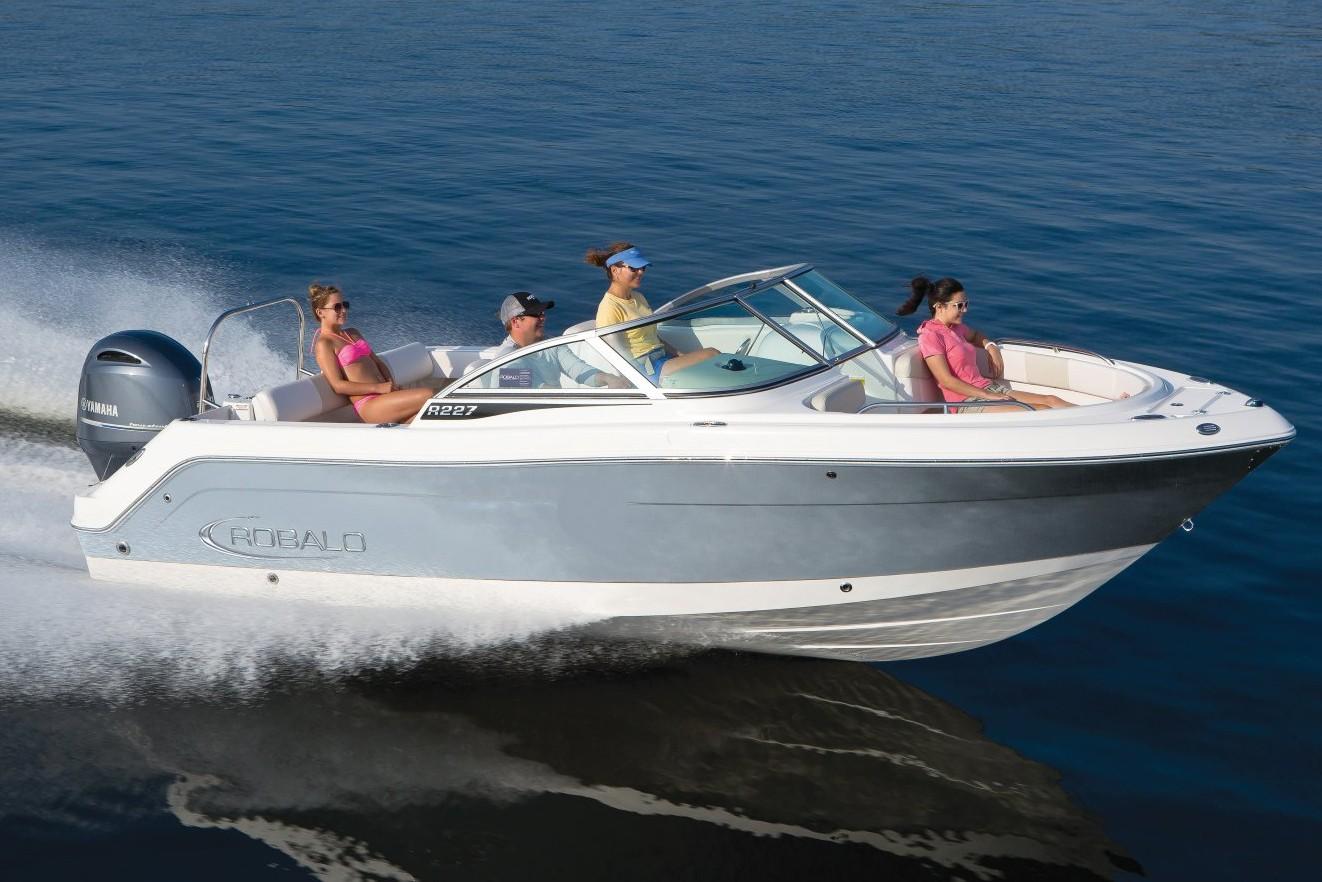 2019 Robalo R227 Dual Console