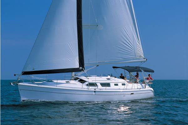 2006 Hunter 44 Deck Salon