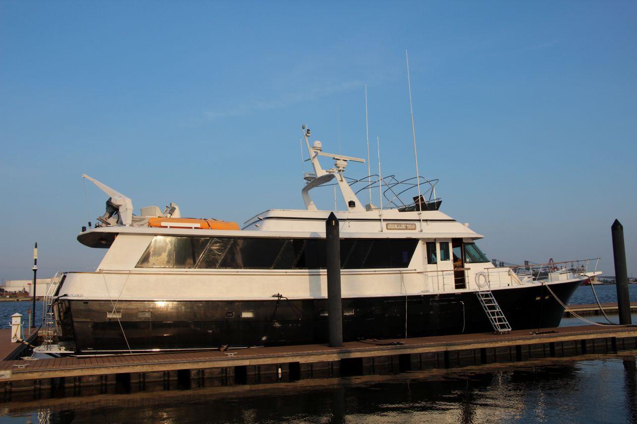 1985 Hatteras 72 Motor Yacht