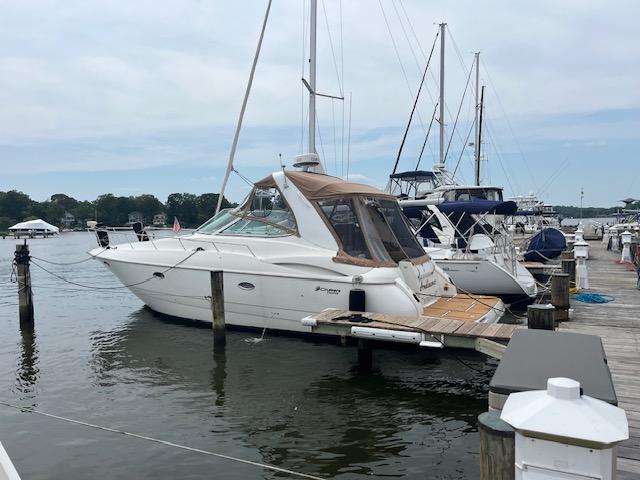 2001 Cruisers Yachts 3672 Express