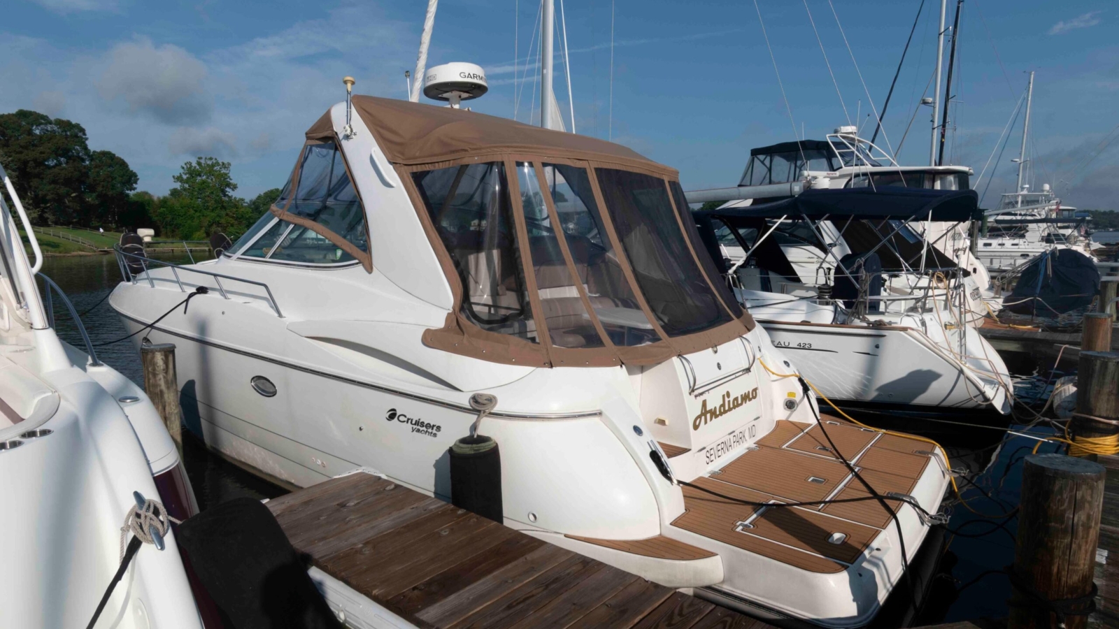 2001-cruisers-yachts-3672-express-power-9867068-20250717172331894-1.jpg