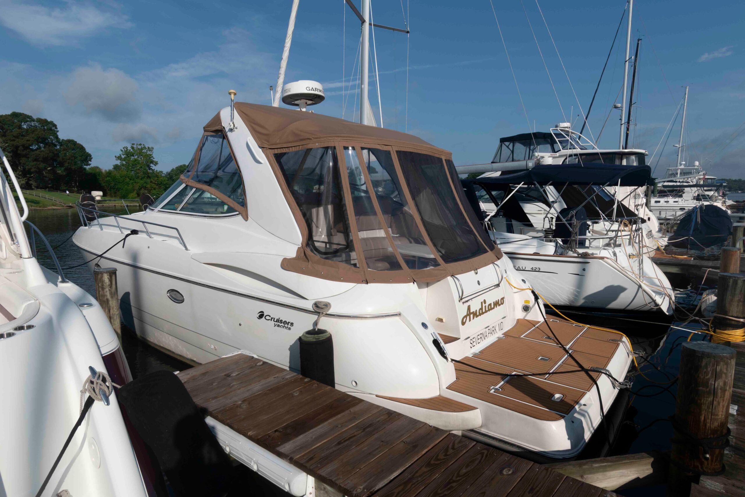 2001 Cruisers Yachts 3672 Express