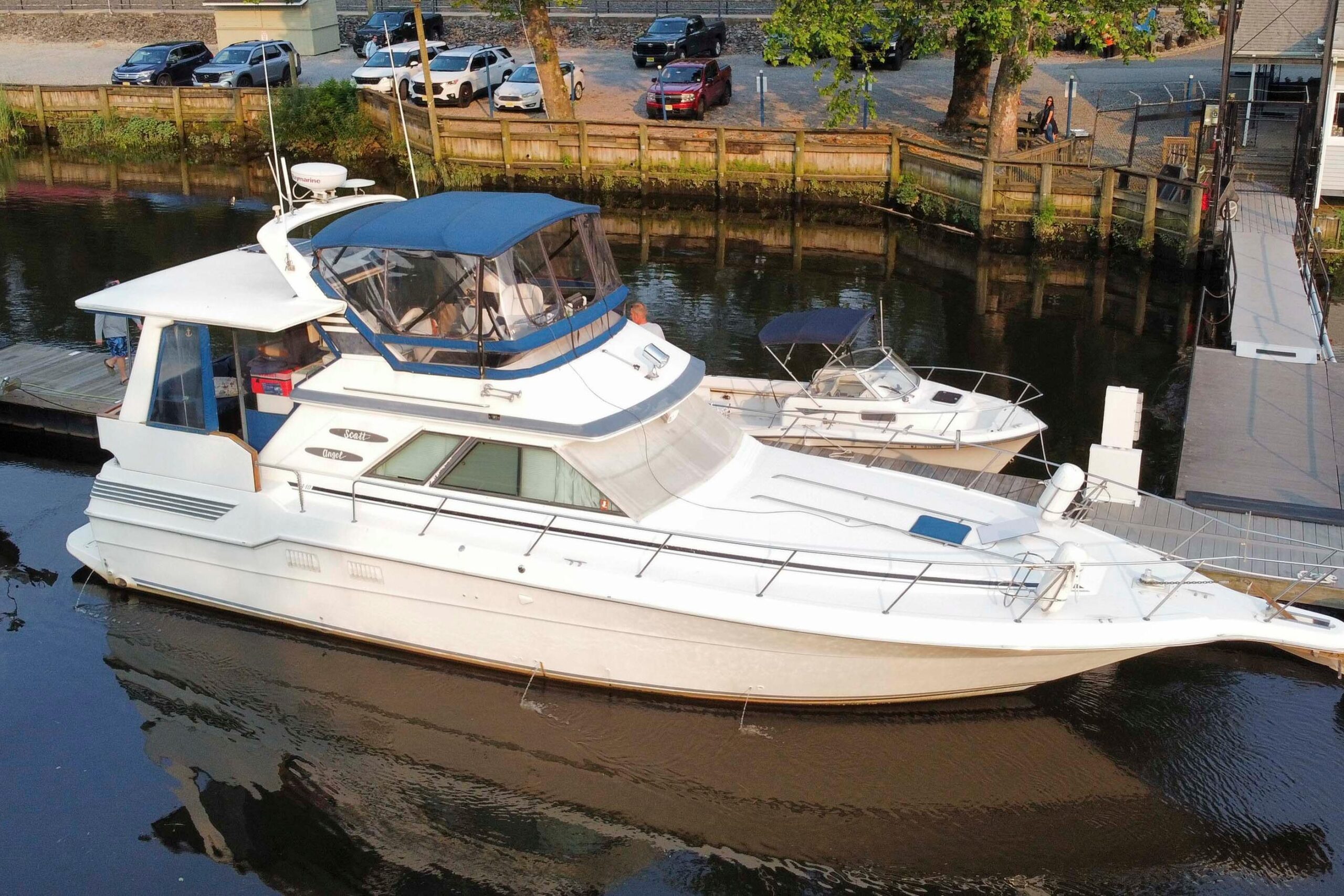 1990 Sea Ray 440 Aft Cabin