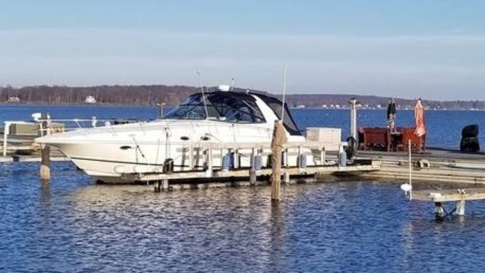 2002-cruisers-yachts-3870-express-power-9910237-20250814112617561-1.jpg