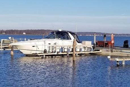 2002 Cruisers Yachts 3870 Express