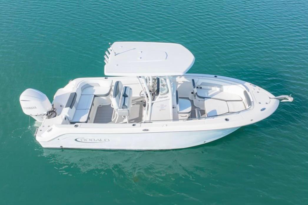 2019 Robalo R242 Explorer