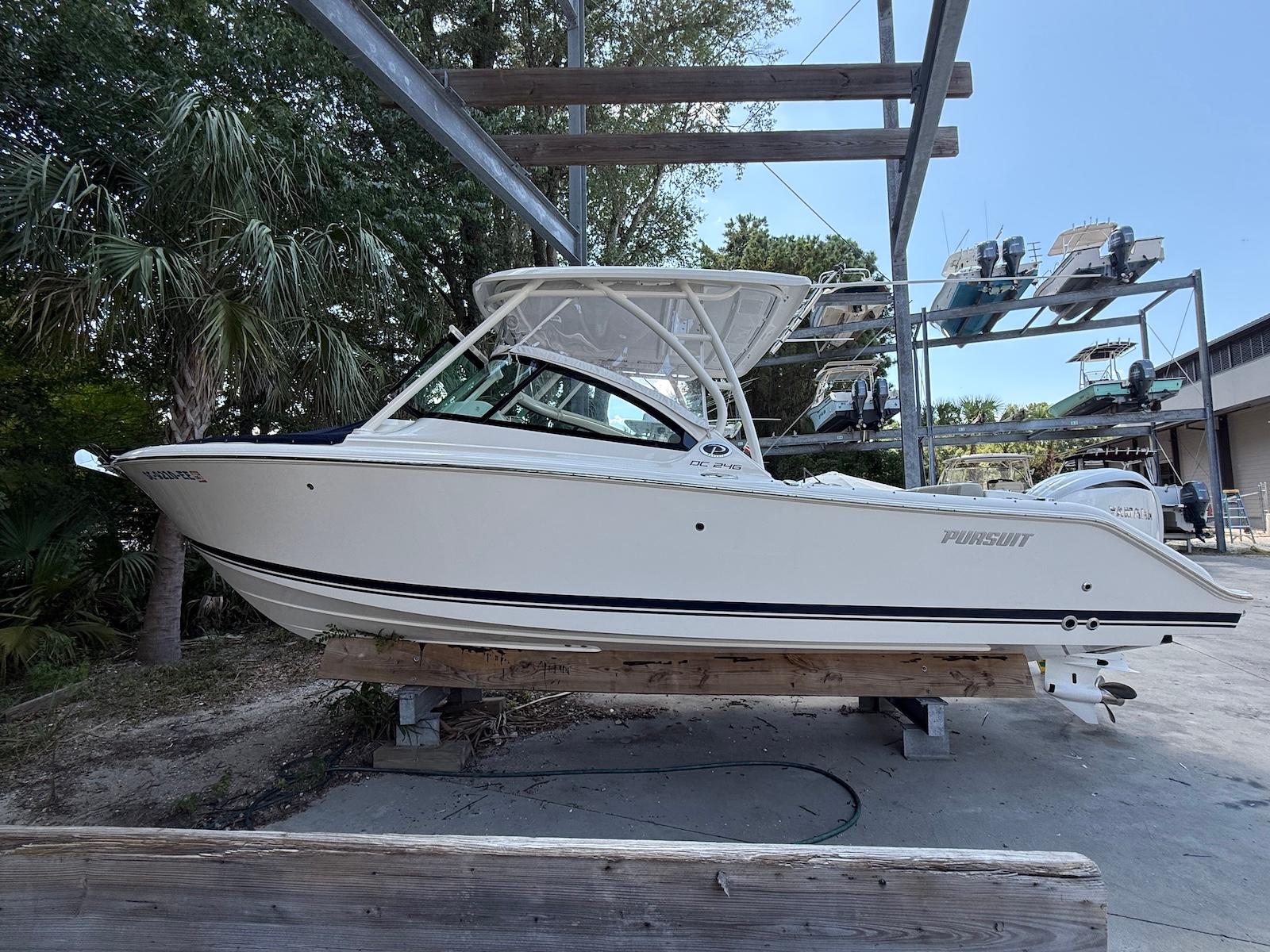 2023 Pursuit DC 246 Dual Console