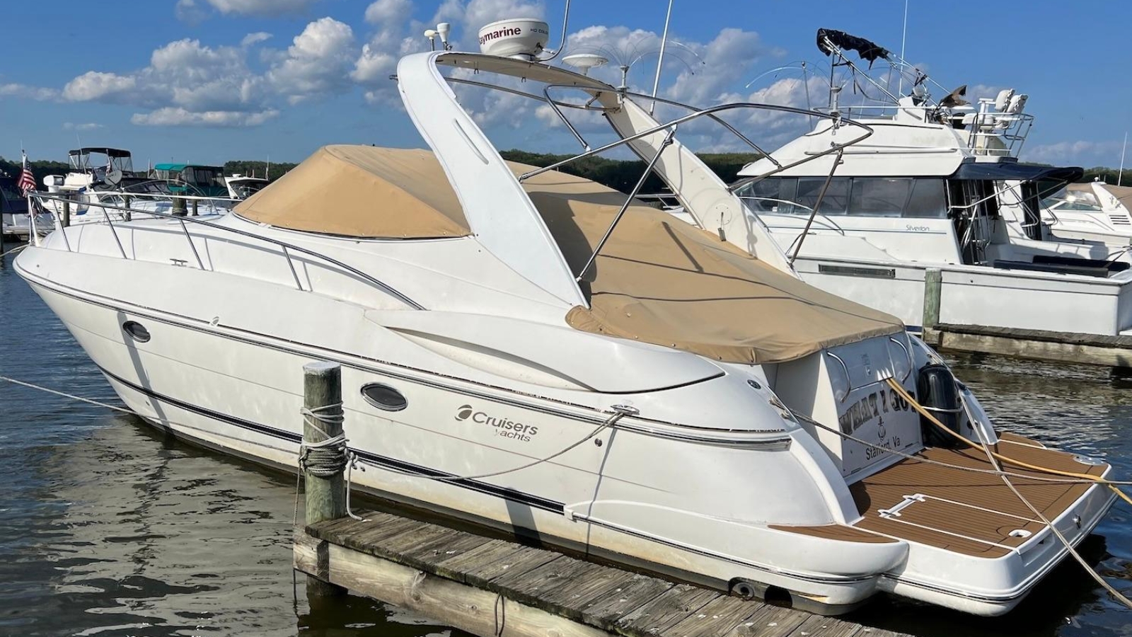2003-cruisers-yachts-3470-express-power-9952529-20250927032856744-4.jpg