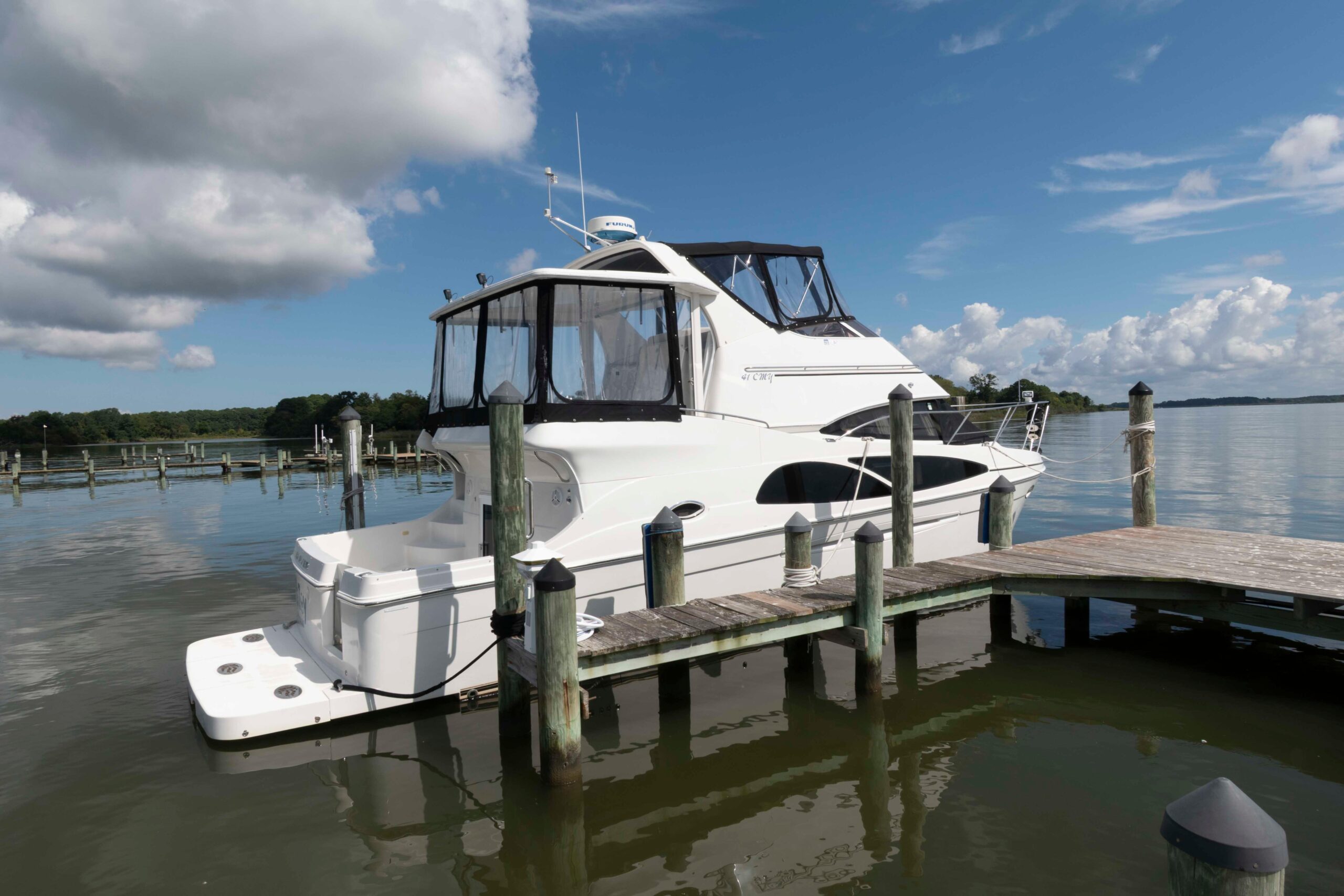 2005 Carver 41 Cockpit Motor Yacht