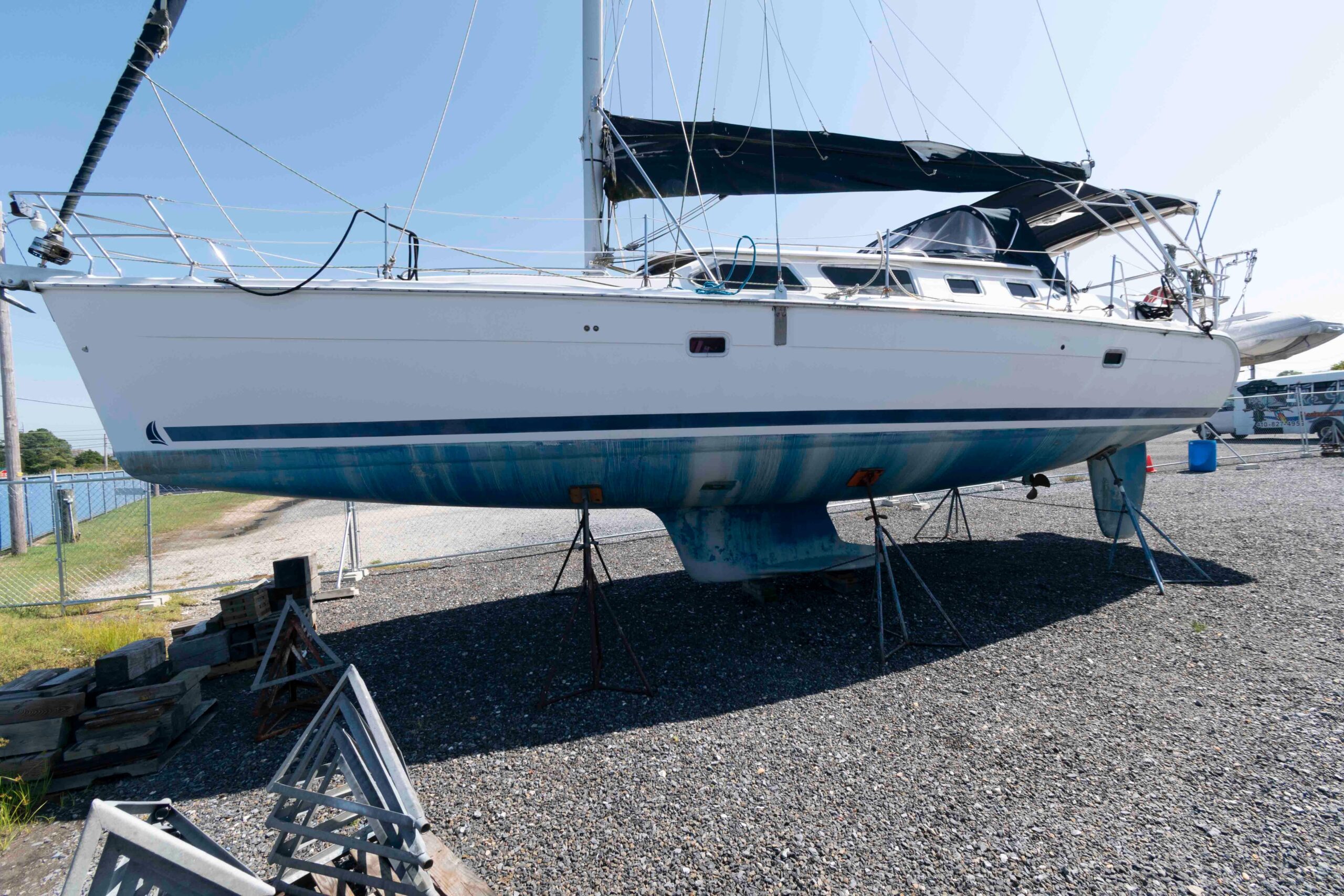 2006 Hunter 44 Deck Salon