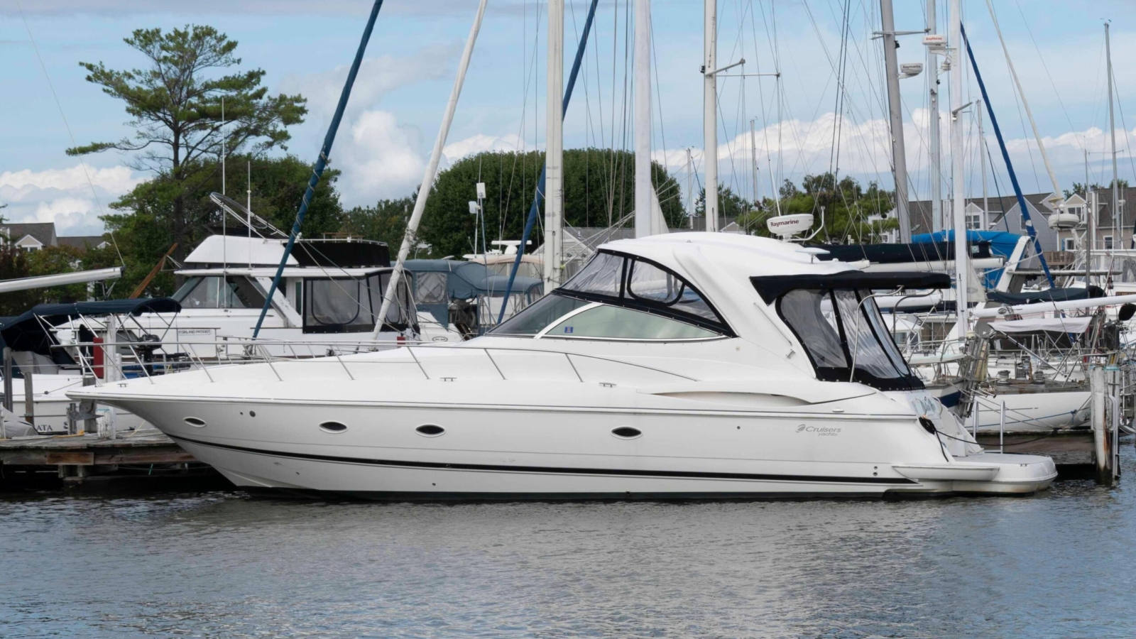2007-cruisers-yachts-460-express-power-9940744-20250911124420050-2.jpg