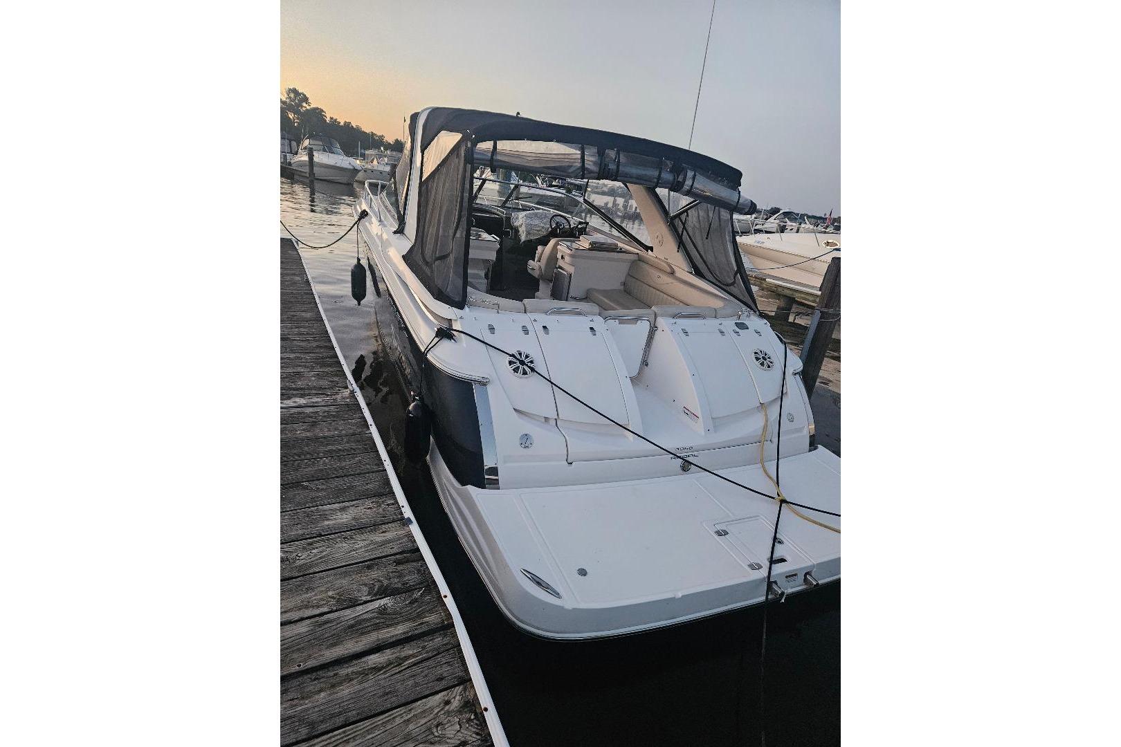 2010 Regal 3350 Cuddy