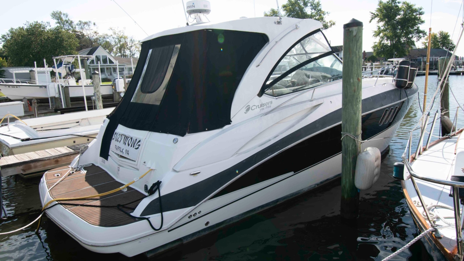 2011-cruisers-yachts-360-express-power-9953796-20250927035229065-1.jpg