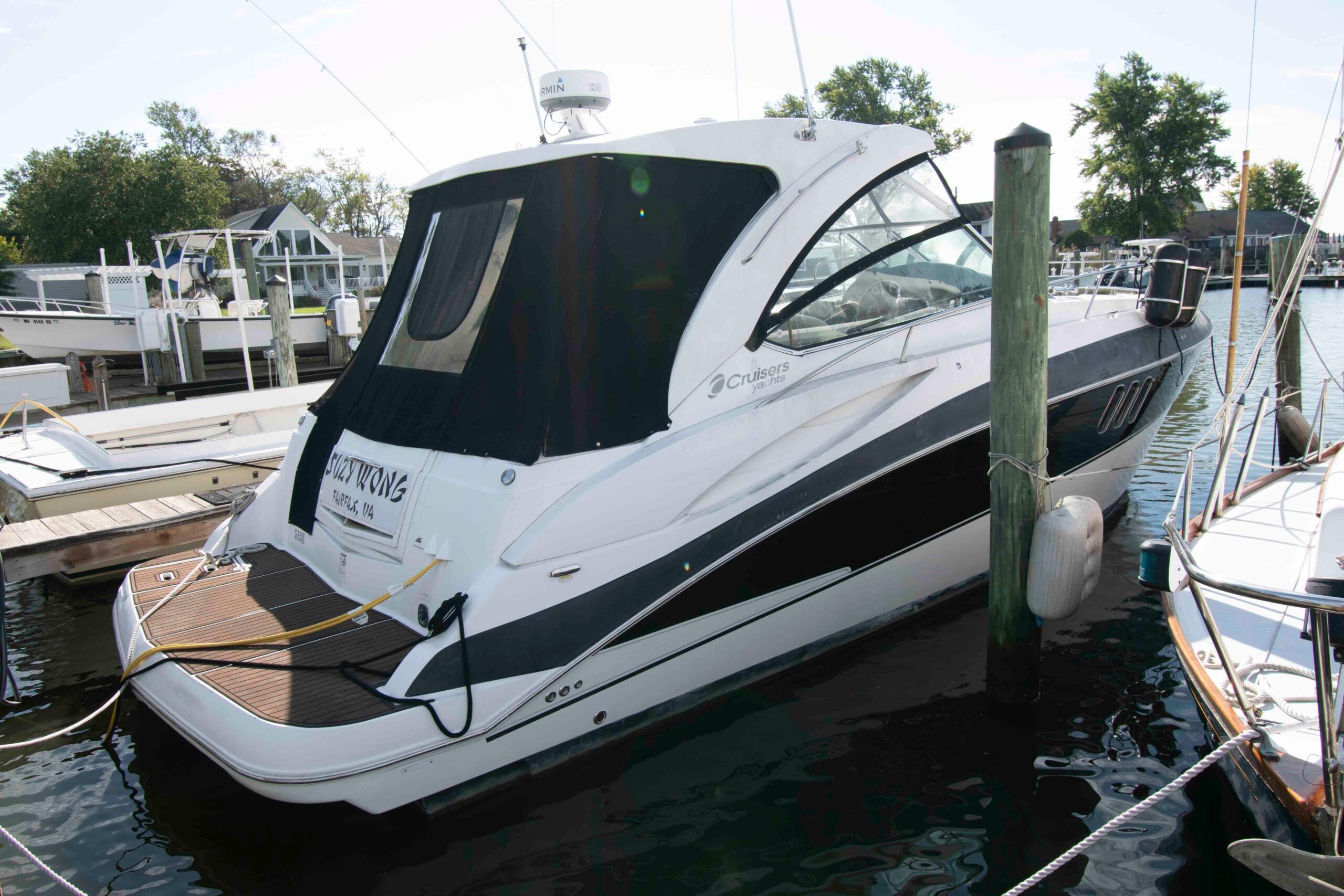 2011 Cruisers Yachts 360 Express