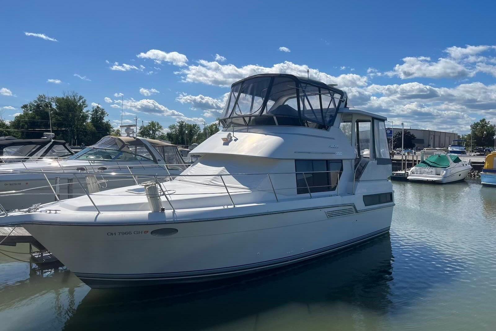 1993 Carver 350 Aft Cabin Motor Yacht