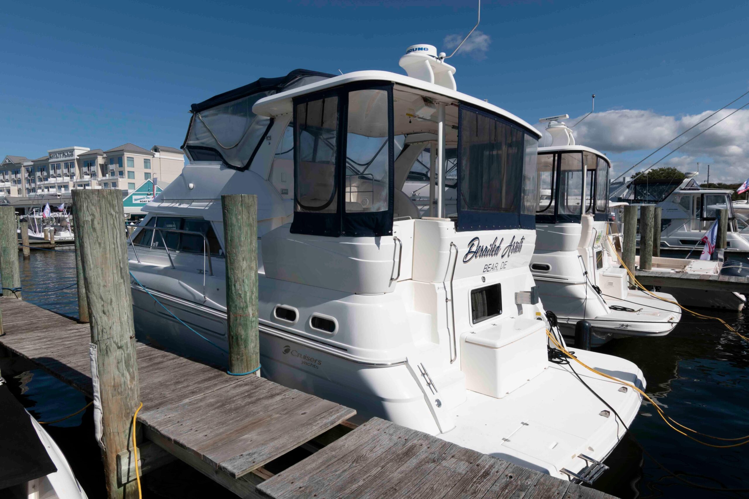 1999 Cruisers Yachts 3750 Motoryacht