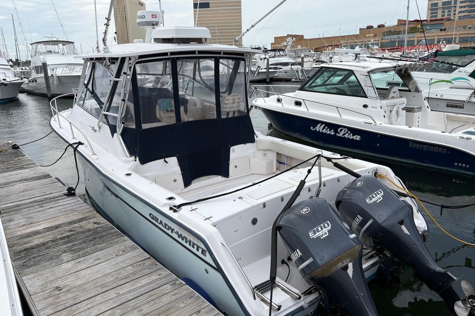 2004 Grady-White Express 330