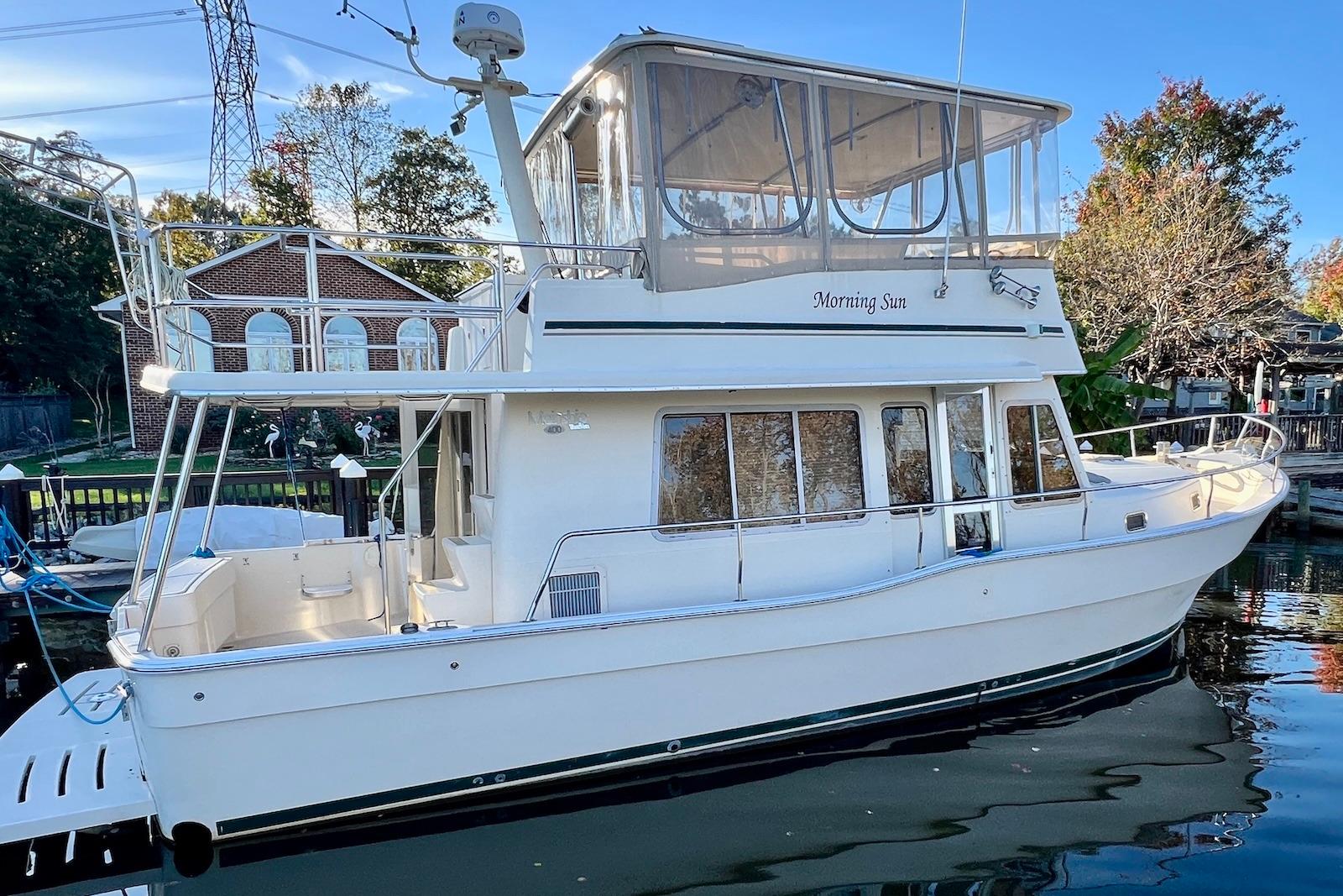 2004 Mainship 400 Trawler