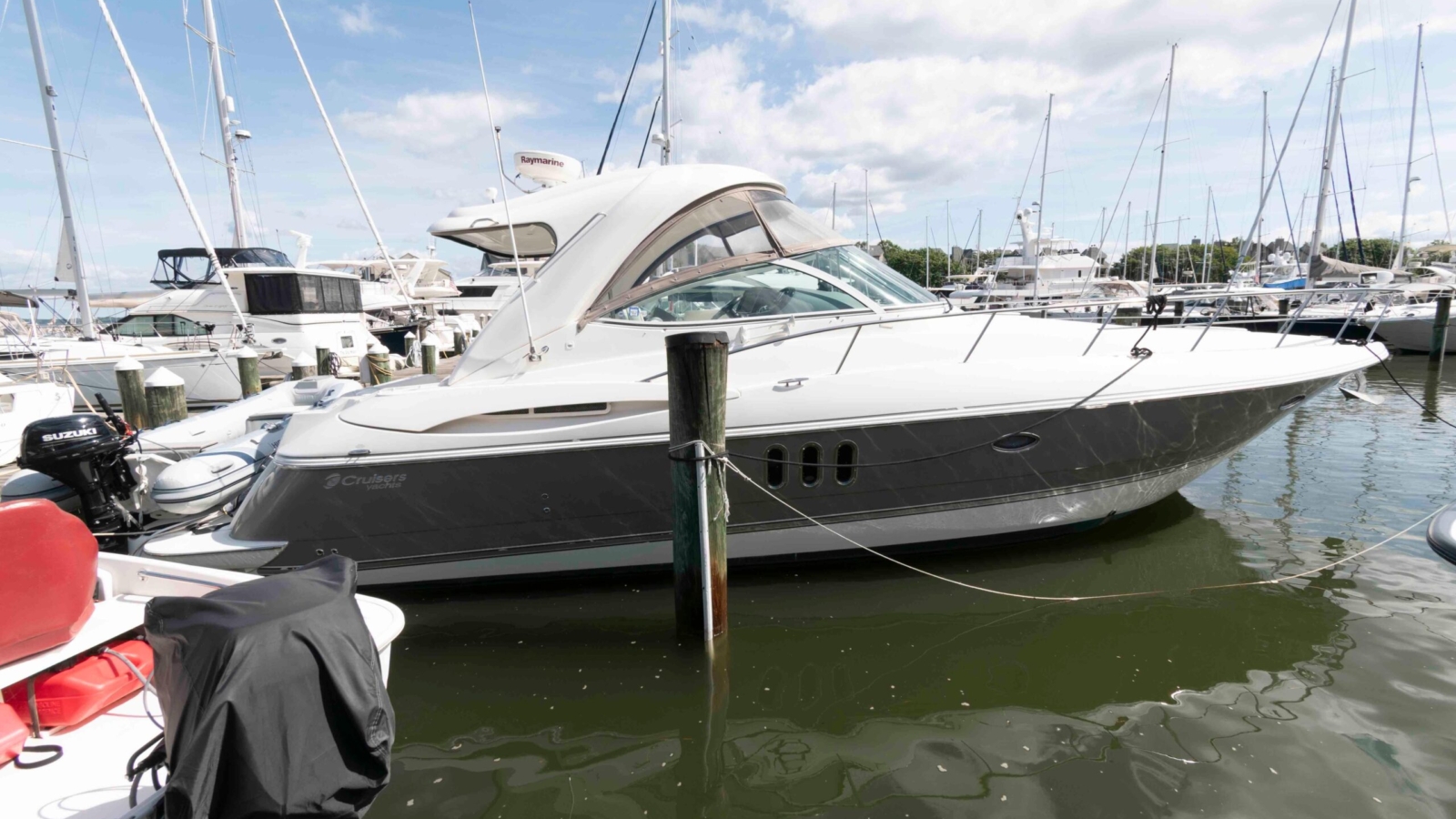 2007-cruisers-yachts-420-express-power-9966991-20251002173331425-3.jpg