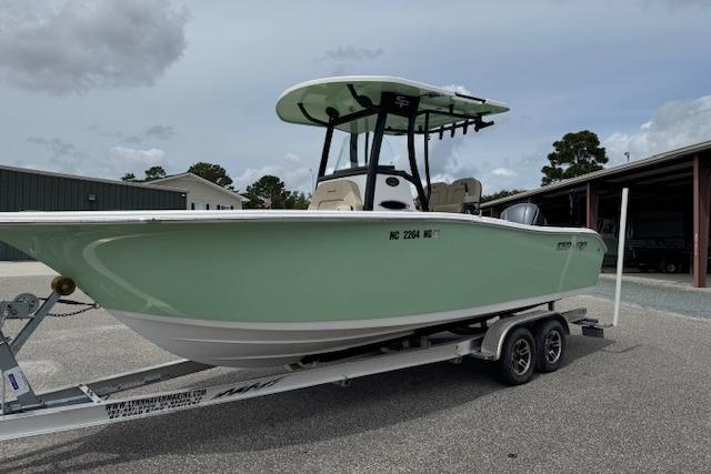 2022 Sea Pro 239 Center Console