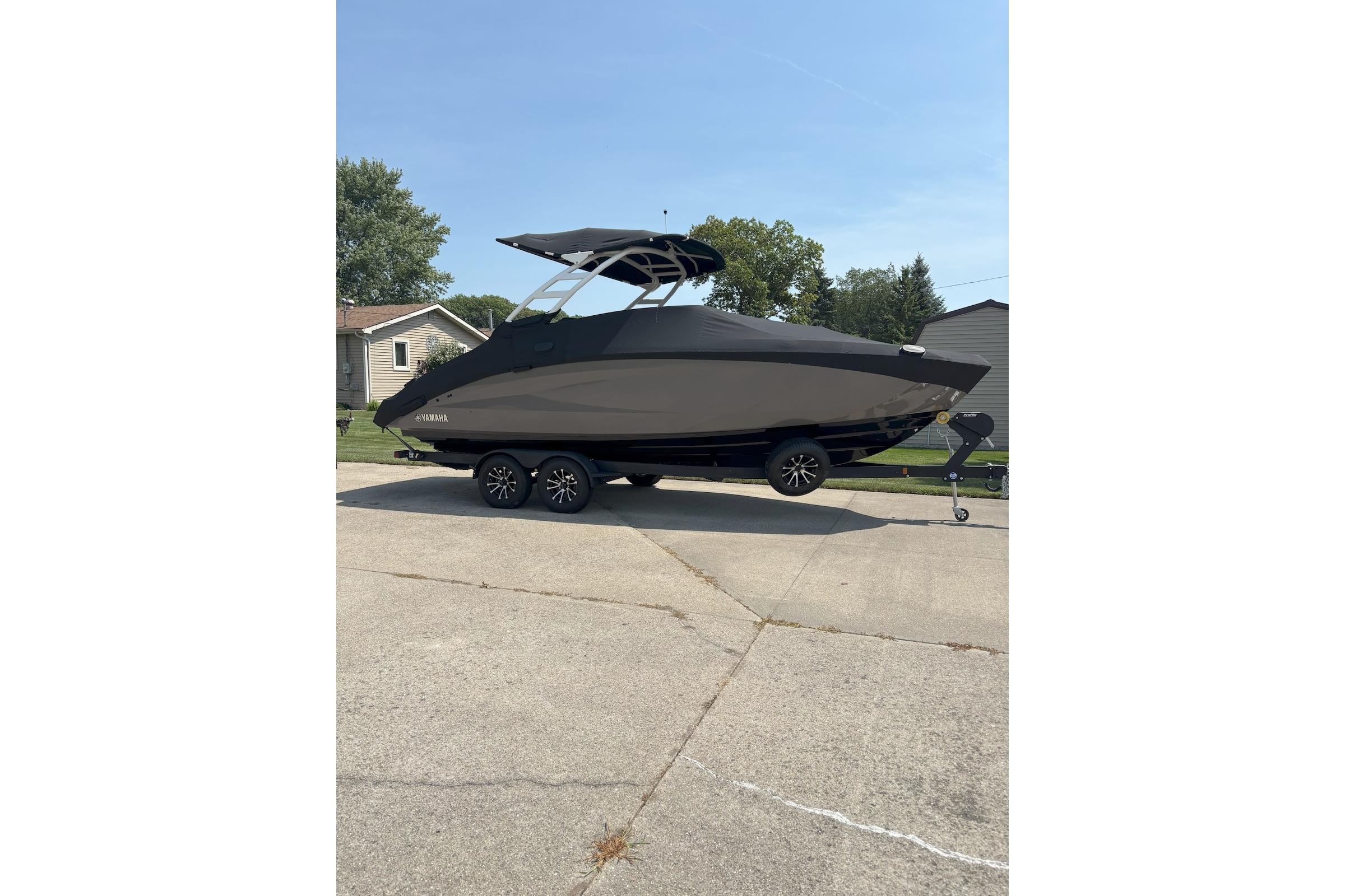 2023 Yamaha Boats 252SD