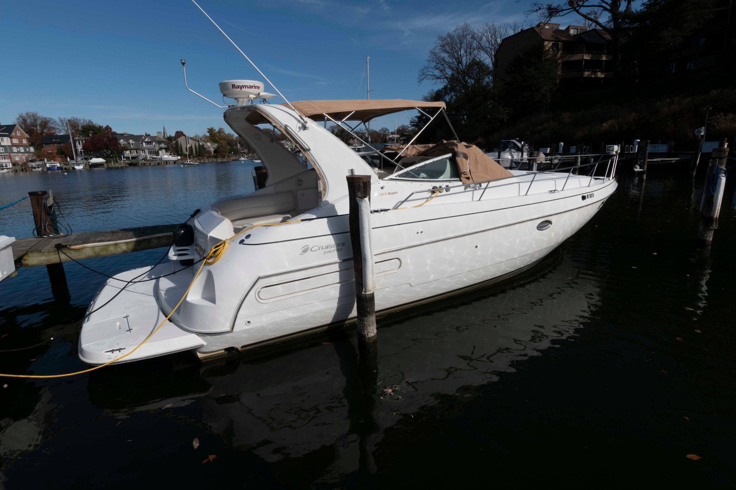 1999 Cruisers Yachts 3575 Express